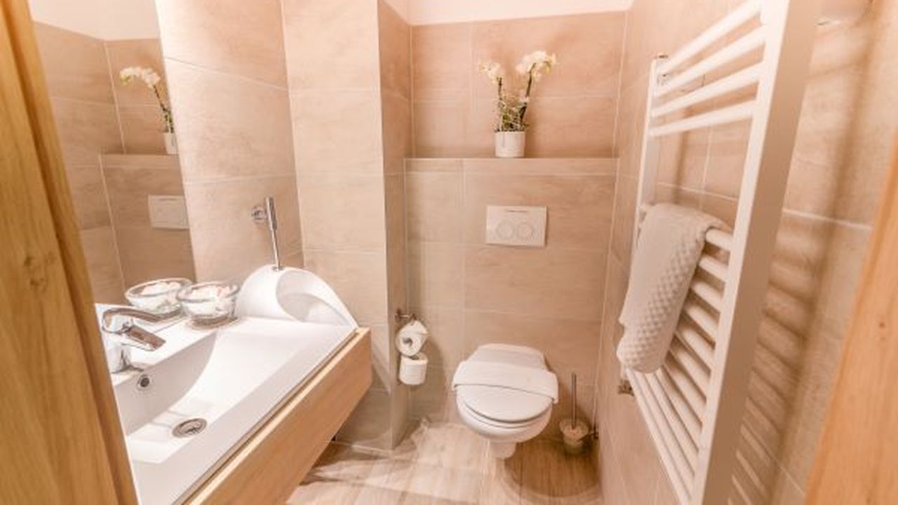 WC WC